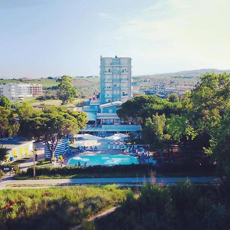 Hotel Perrozzi ヴァスト エクステリア 写真