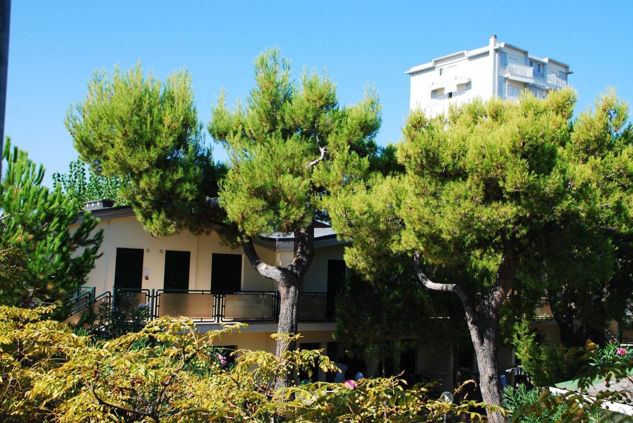 Hotel Perrozzi ヴァスト エクステリア 写真