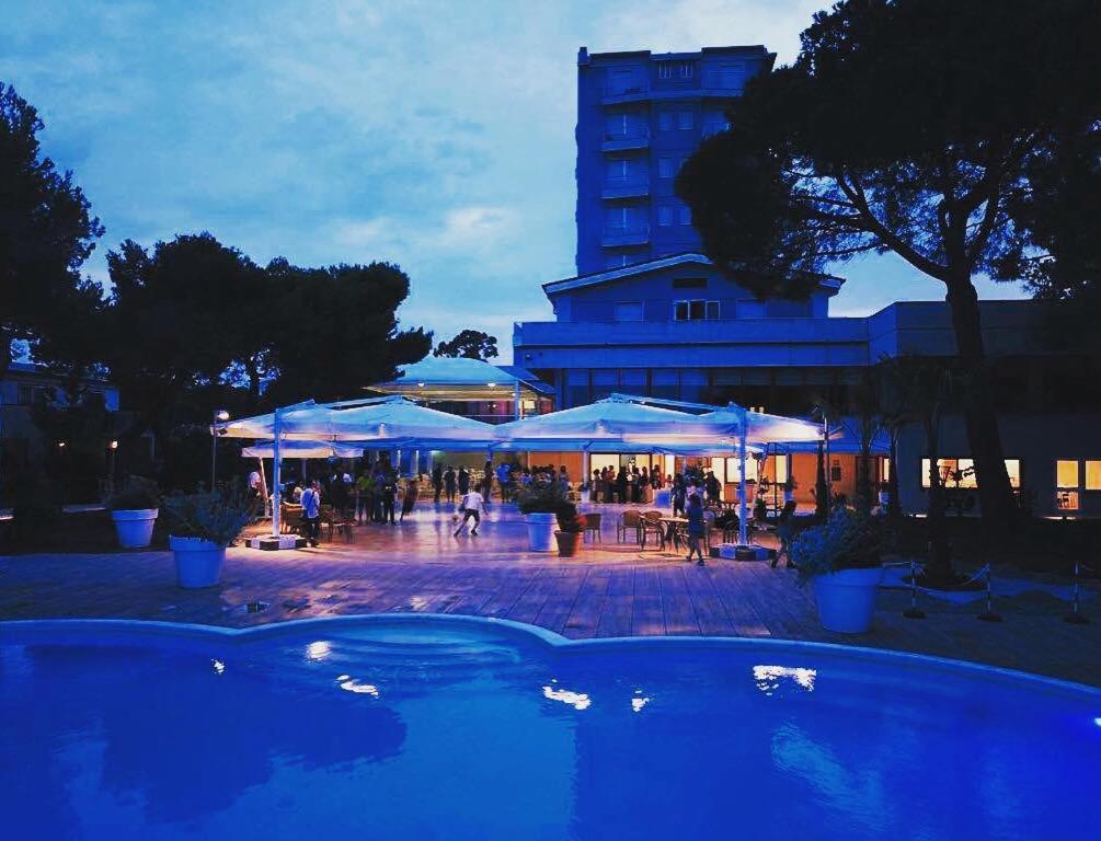 Hotel Perrozzi ヴァスト エクステリア 写真