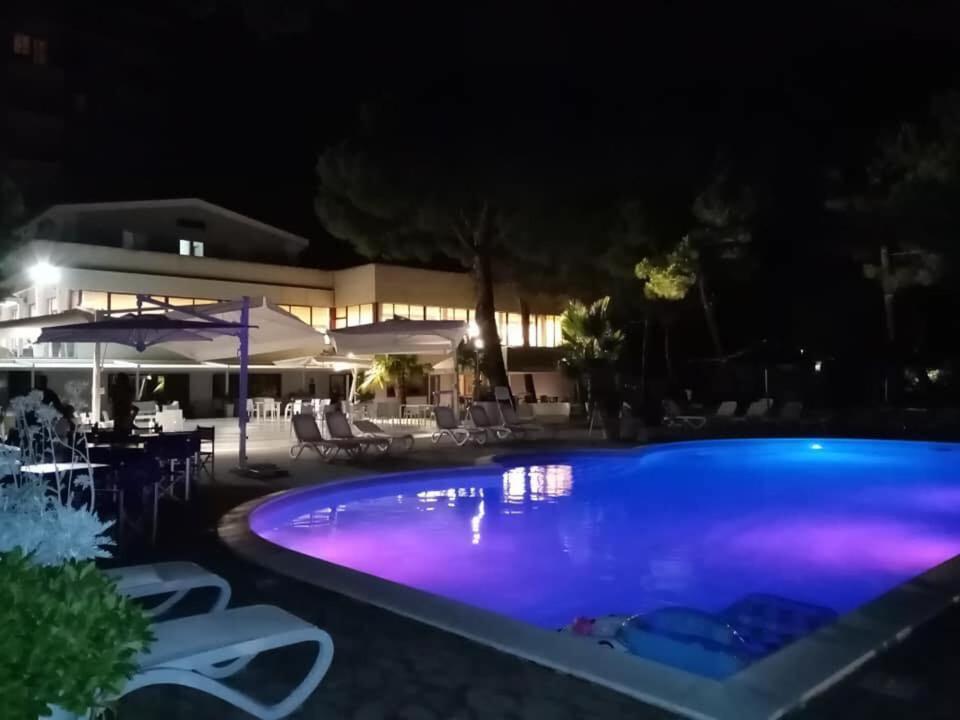 Hotel Perrozzi ヴァスト エクステリア 写真