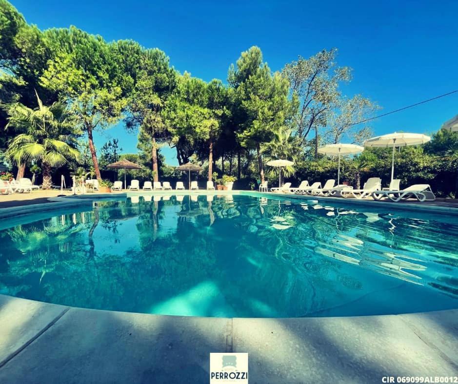 Hotel Perrozzi ヴァスト エクステリア 写真